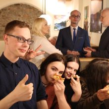 Wystawa Liceum Plastycznego w Pizza Hut