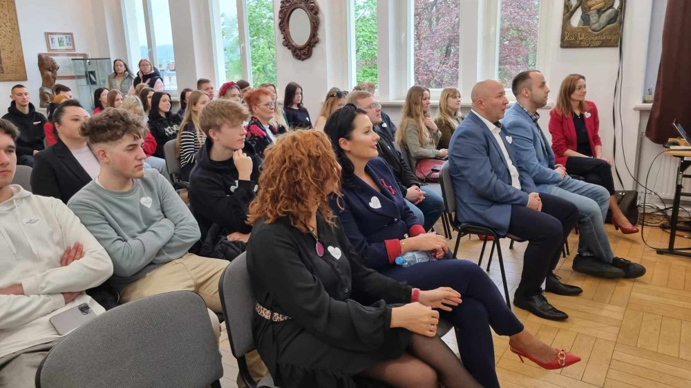 „Dzielą nas szczyty, łączą idee”