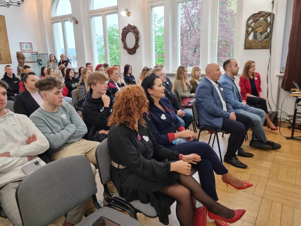 „Dzielą nas szczyty, łączą idee”